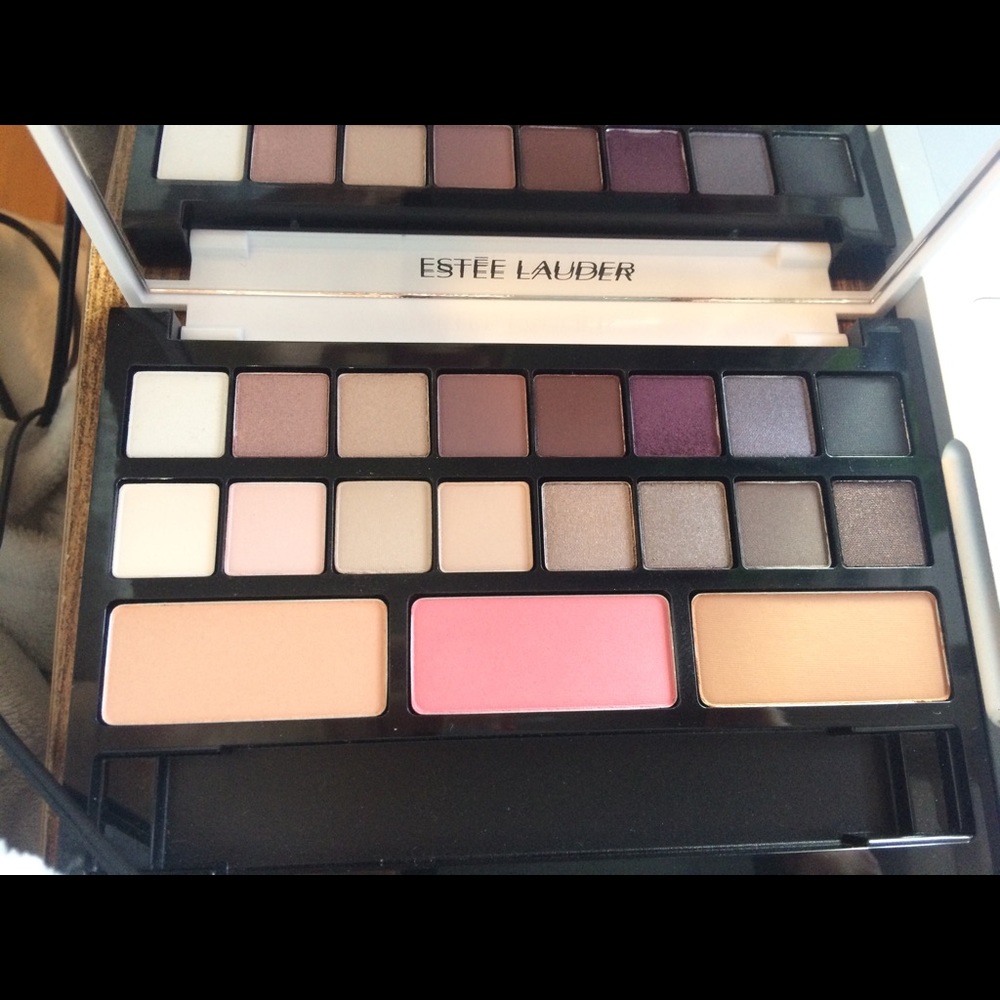 New Estée Lauder sculpting eyeshadow& face palette
